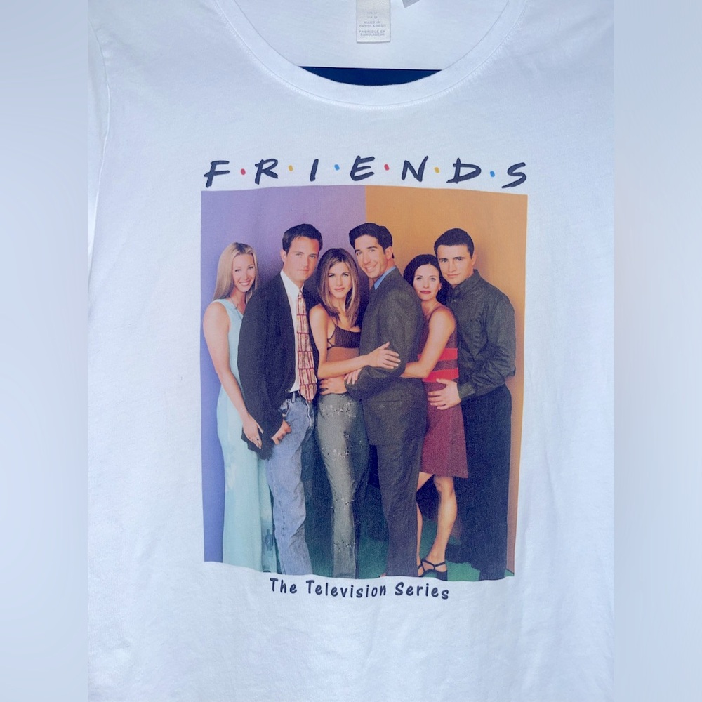 🤍H&M “Friends” Tee/Size Med